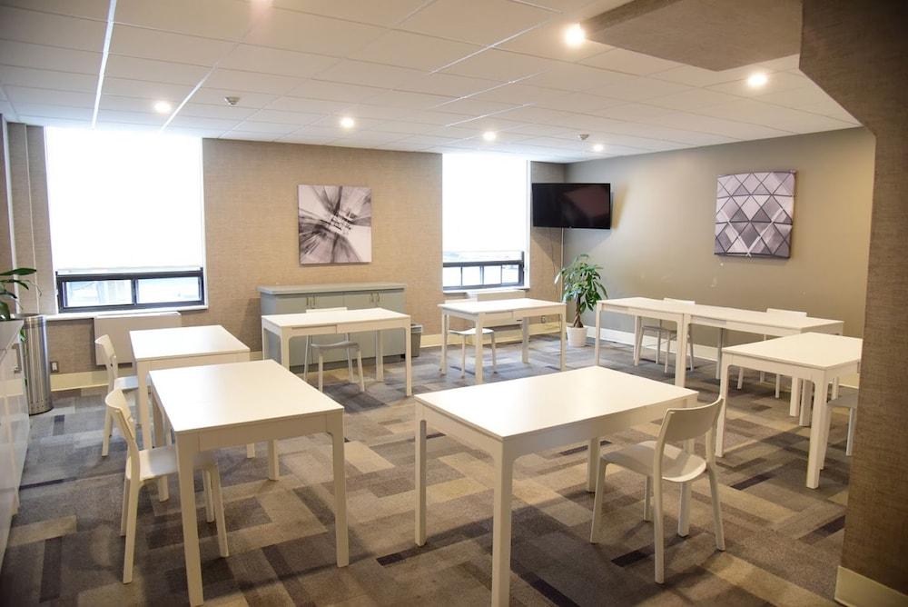 Days Inn By Wyndham Ottawa West Dış mekan fotoğraf